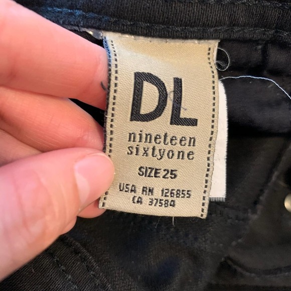 DL1961 Amanda Skinny Jean Full Length in Onyx - Picture 8 of 9